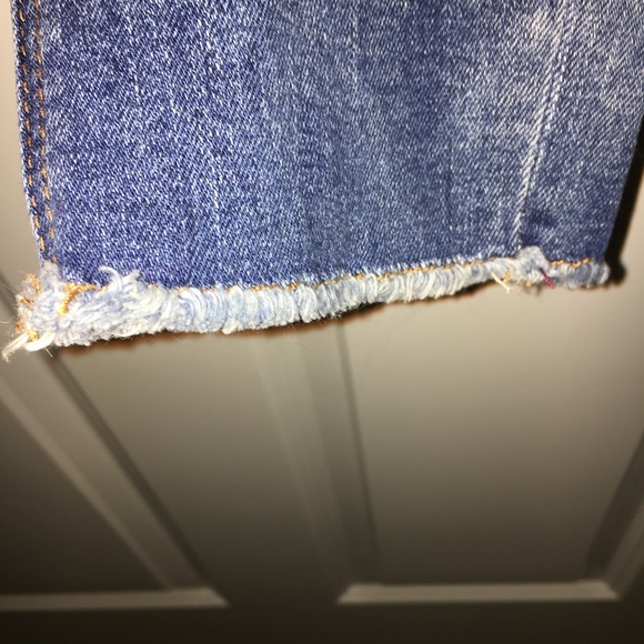 AE light washed distressed Tomgirl jeans - Picture 2 of 8